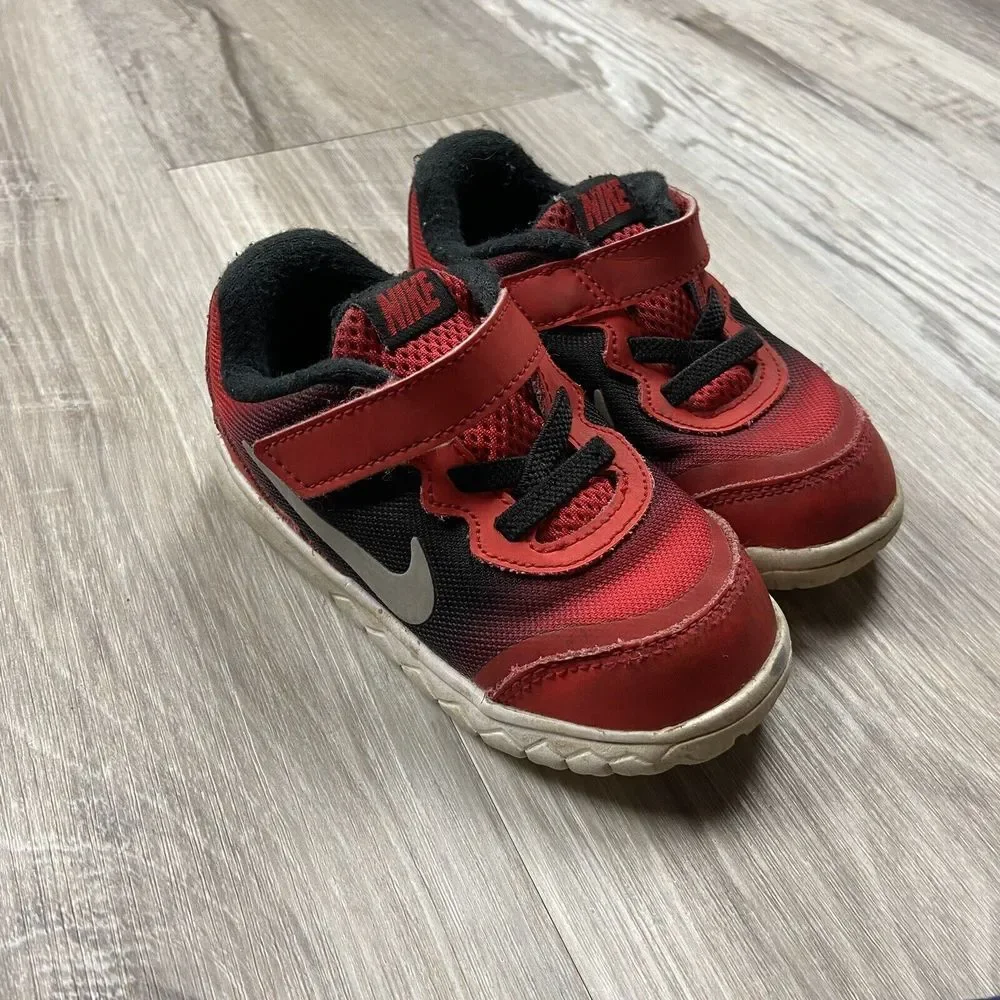 Nike Kid's 7C Red Black White Hook & Loop Running Athletic Shoes 749814-600 - Picture 1 of 7